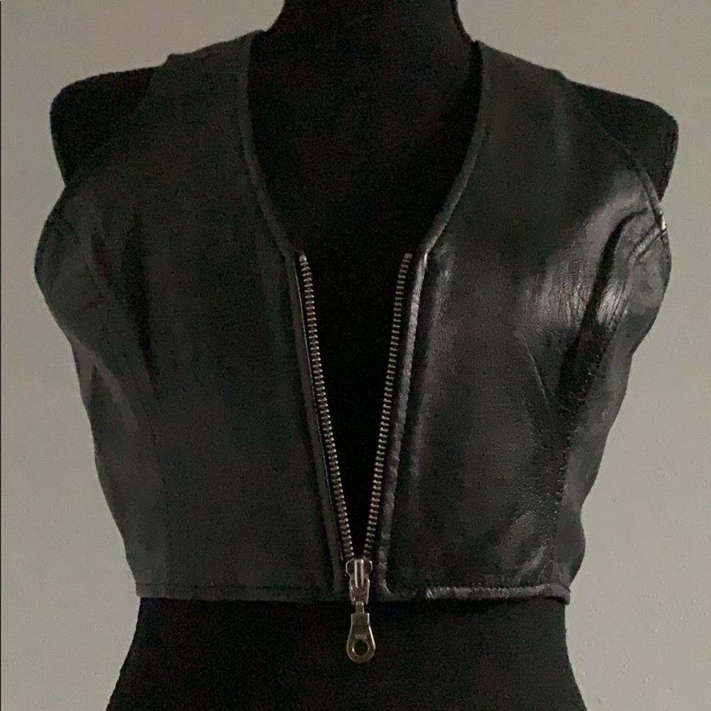 Faux leather crop top vest with front zipper